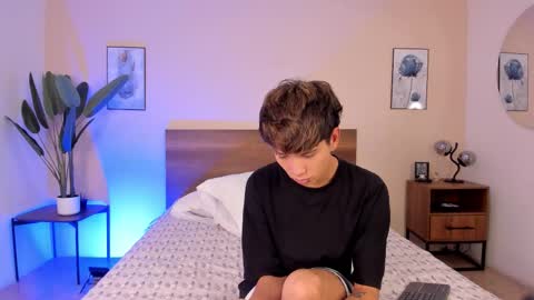 NovayBrian online show from November 2025 04:38:01 AM