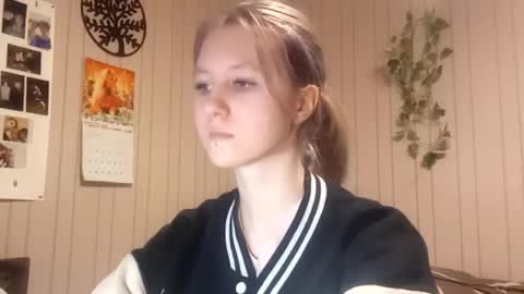 Snapshot of novellahartig chatting on March 2026 03:19:02 PM Sari It is my first day online show from March 2026 03:19:02 PM