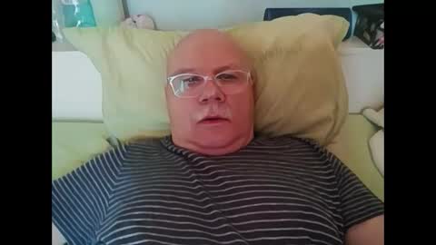 nukiss online show from September 2025 12:18:01 PM