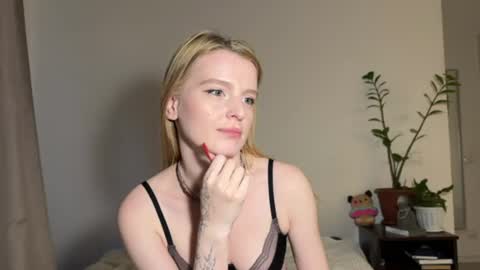 Snapshot of nura_foxx chatting on June 2026 02:24:02 AM nura_foxx online show from June 2026 02:24:02 AM