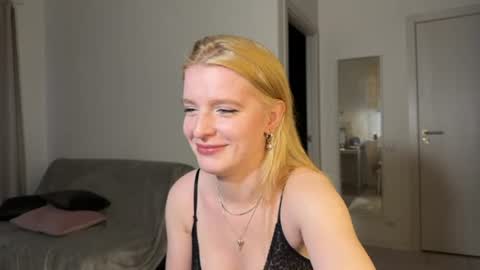 Snapshot of nura_foxx chatting on June 2026 12:38:02 AM nura_foxx online show from June 2026 12:38:02 AM