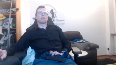 nursefan online show from December 2025 06:47:01 PM