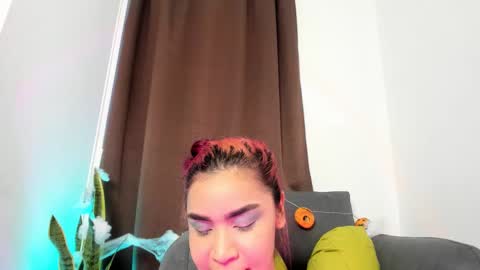 Nia online show from October 2025 11:01:02 PM