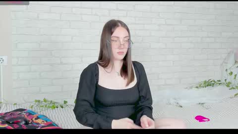 Kat online show from November 2025 07:02:02 PM