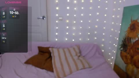 Snapshot of nymphobabee chatting on December 2024 11:19:01 PM crystal 3 online show from December 2024 11:19:01 PM