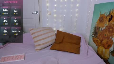 Snapshot of nymphobabee chatting on January 2025 05:13:01 AM crystal 3 online show from January 2025 05:13:01 AM