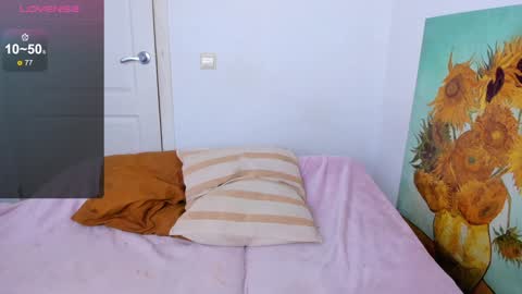 Snapshot of nymphobabee chatting on January 2025 07:26:02 PM crystal 3 online show from January 2025 07:26:02 PM