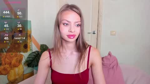 Snapshot of nymphobabee chatting on May 2026 03:17:01 PM crystal 3 online show from May 2026 03:17:01 PM