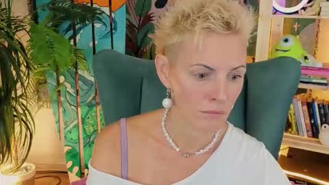 nymphvariety online show from September 2025 05:20:01 AM