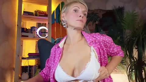 nymphvariety online show from October 2025 05:39:01 AM