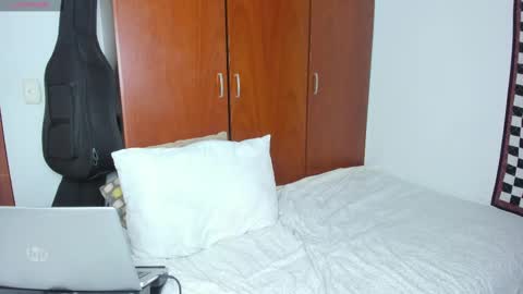 Laura nyu online show from December 2024 03:47:02 AM