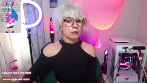 Snapshot of obedientt_ chatting on October 2025 08:34:02 AM Moonlight online show from October 2025 08:34:02 AM