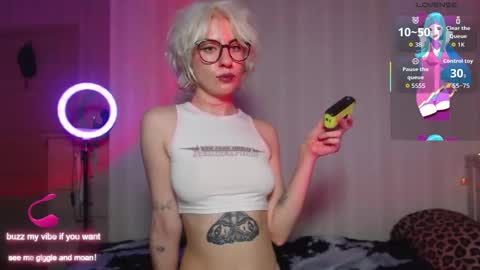 Snapshot of obedientt_ chatting on October 2025 06:51:01 PM Moonlight online show from October 2025 06:51:01 PM