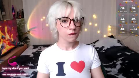 Snapshot of obedientt_ chatting on November 2025 09:53:02 AM Moonlight online show from November 2025 09:53:02 AM