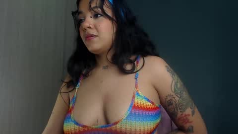 Snapshot of obeyval chatting on October 2025 02:01:02 AM Vale online show from October 2025 02:01:02 AM