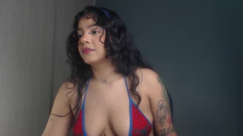 Snapshot of obeyval chatting on November 2025 11:26:02 PM Vale online show from November 2025 11:26:02 PM