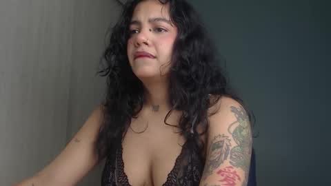 Snapshot of obeyval chatting on November 2025 12:00:02 AM Vale online show from November 2025 12:00:02 AM