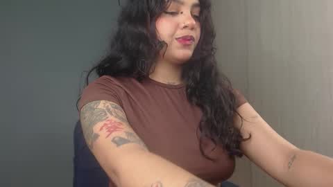 Snapshot of obeyval chatting on November 2025 12:24:02 AM Vale online show from November 2025 12:24:02 AM