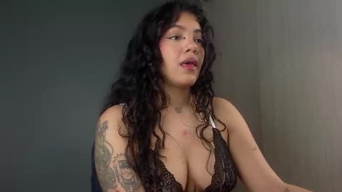 Snapshot of obeyval chatting on November 2025 12:02:02 AM Vale online show from November 2025 12:02:02 AM