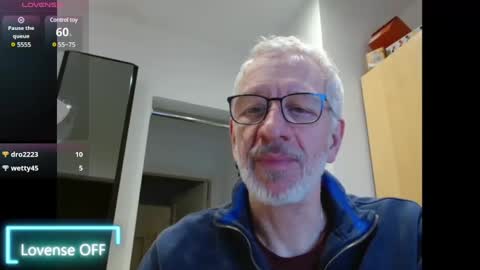 Snapshot of obliox175 chatting on January 2025 01:02:01 AM Obliox online show from January 2025 01:02:01 AM