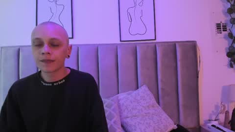 Sara Help me reach 1000 followers online show from April 2026 05:17:01 PM