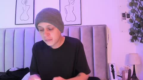 Sara Help me reach 1000 followers online show from April 2026 01:27:02 PM