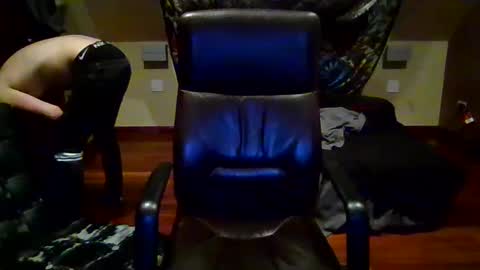 Snapshot of octobersky1993 chatting on October 2025 11:42:02 AM Sky online show from October 2025 11:42:02 AM