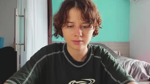 Evie online show from February 2025 04:37:02 AM