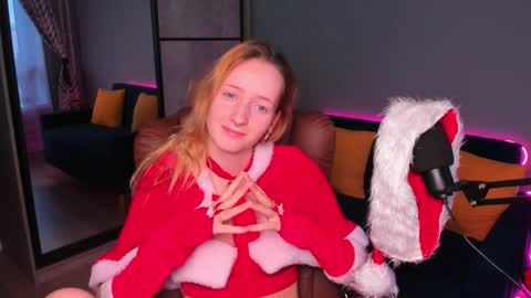 Snapshot of oddlyfamiliar chatting on December 2024 12:47:02 PM Call me Bee online show from December 2024 12:47:02 PM