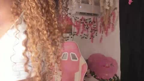 Odette  online show from November 2025 11:36:02 PM