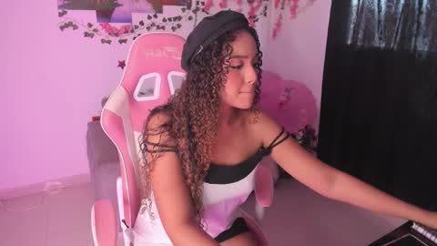 Odette  online show from November 2025 09:25:02 PM