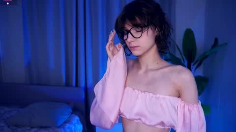 Thea online show from September 2025 07:19:02 PM