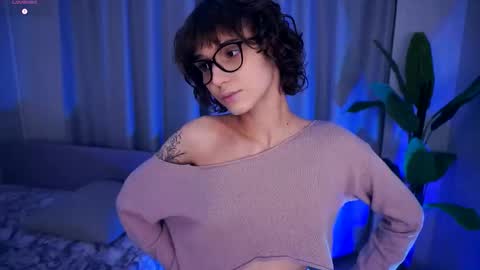 Thea online show from October 2025 07:04:02 PM