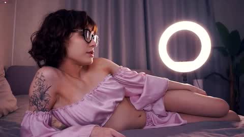 Thea online show from November 2025 07:25:01 PM