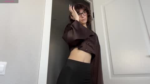 Thea online show from March 2026 04:27:01 AM