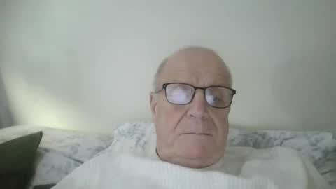 Snapshot of oggi95 chatting on February 2025 03:03:01 PM oggi95 online show from February 2025 03:03:01 PM