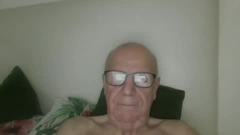 Snapshot of oggi95 chatting on October 2025 05:13:01 PM oggi95 online show from October 2025 05:13:01 PM