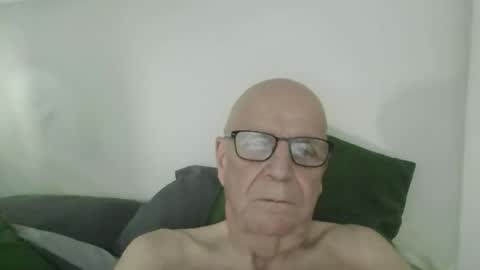 Snapshot of oggi95 chatting on November 2025 03:22:01 PM oggi95 online show from November 2025 03:22:01 PM