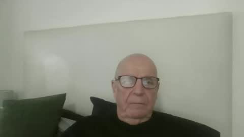 Snapshot of oggi95 chatting on November 2025 01:17:02 PM oggi95 online show from November 2025 01:17:02 PM