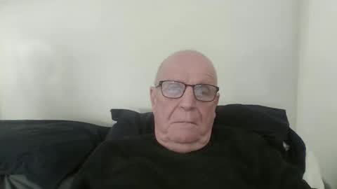 Snapshot of oggi95 chatting on November 2025 12:04:01 PM oggi95 online show from November 2025 12:04:01 PM