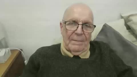 Snapshot of oggi95 chatting on November 2025 08:19:01 PM oggi95 online show from November 2025 08:19:01 PM