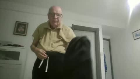 Snapshot of oggi95 chatting on December 2025 04:16:01 PM oggi95 online show from December 2025 04:16:01 PM