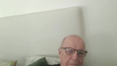 Snapshot of oggi95 chatting on March 2026 12:33:02 PM oggi95 online show from March 2026 12:33:02 PM