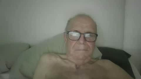 Snapshot of oggi95 chatting on April 2026 06:44:02 AM oggi95 online show from April 2026 06:44:02 AM