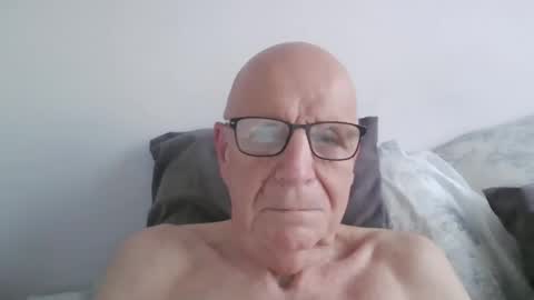 Snapshot of oggi95 chatting on April 2026 06:18:02 AM oggi95 online show from April 2026 06:18:02 AM