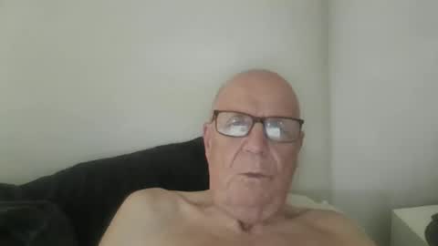 Snapshot of oggi95 chatting on April 2026 08:28:02 AM oggi95 online show from April 2026 08:28:02 AM