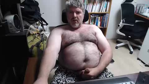 Woman message me men do not make demands and dont ask for pm only ladies. online show from May 2026 03:40:02 PM