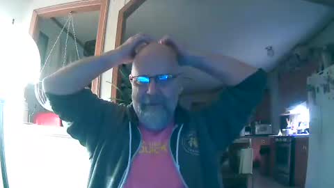 Maximus No Mo online show from December 2025 01:03:01 AM