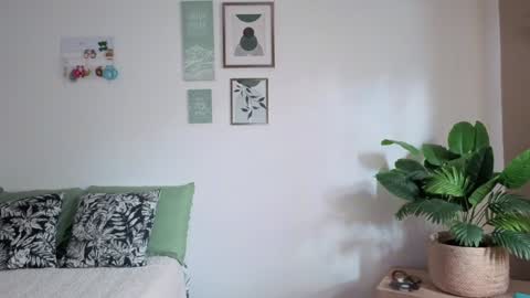 ohanna_ online show from October 2025 10:06:02 PM