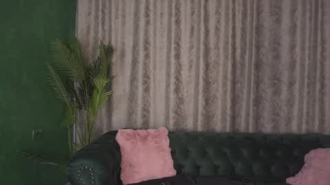 Julia online show from February 2025 05:40:01 AM